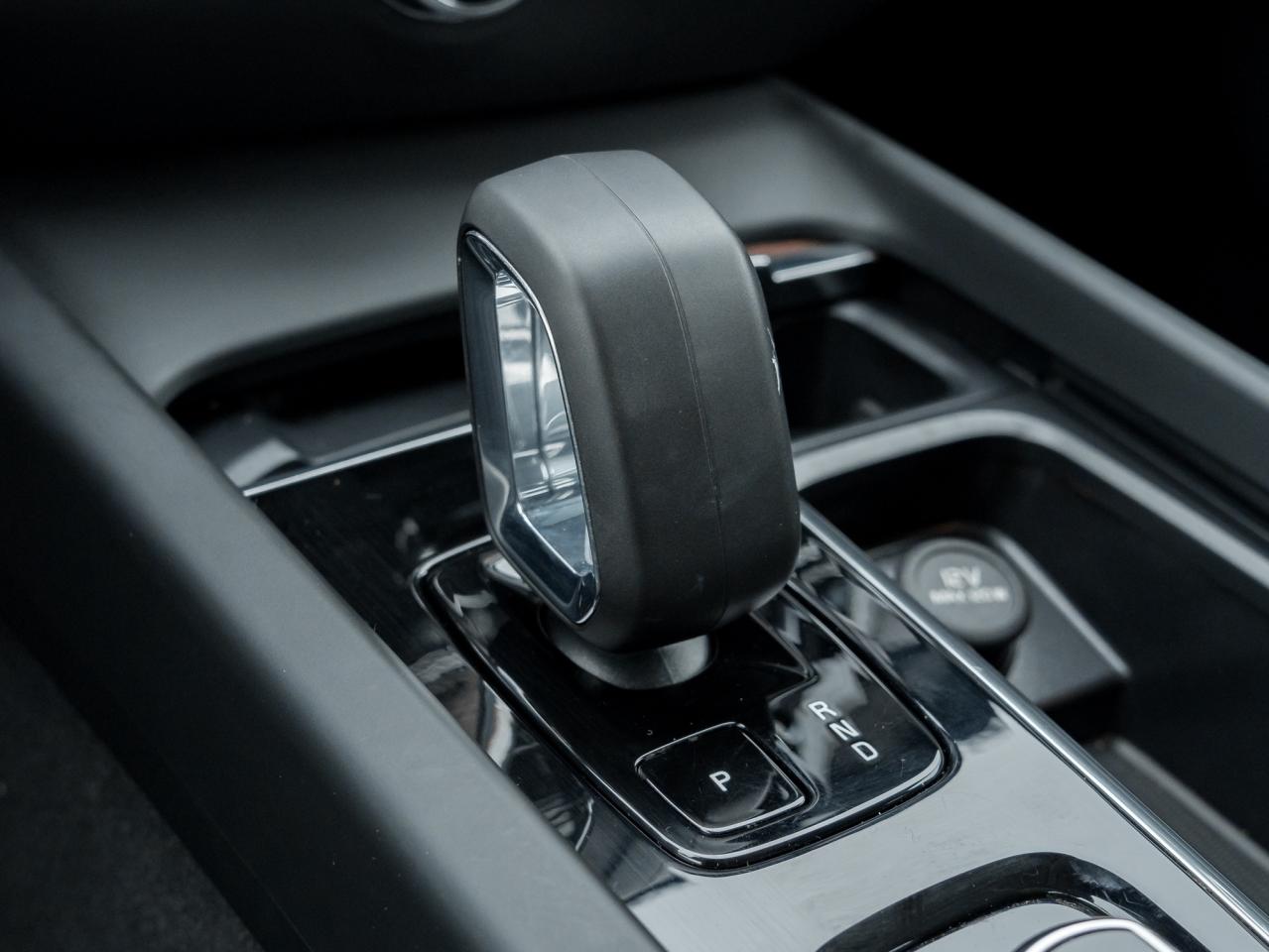 2025 Volvo V60 Cross Country B5 AWD Core  LOW KM  NEARLY NEW  VOLVO CPO Photo