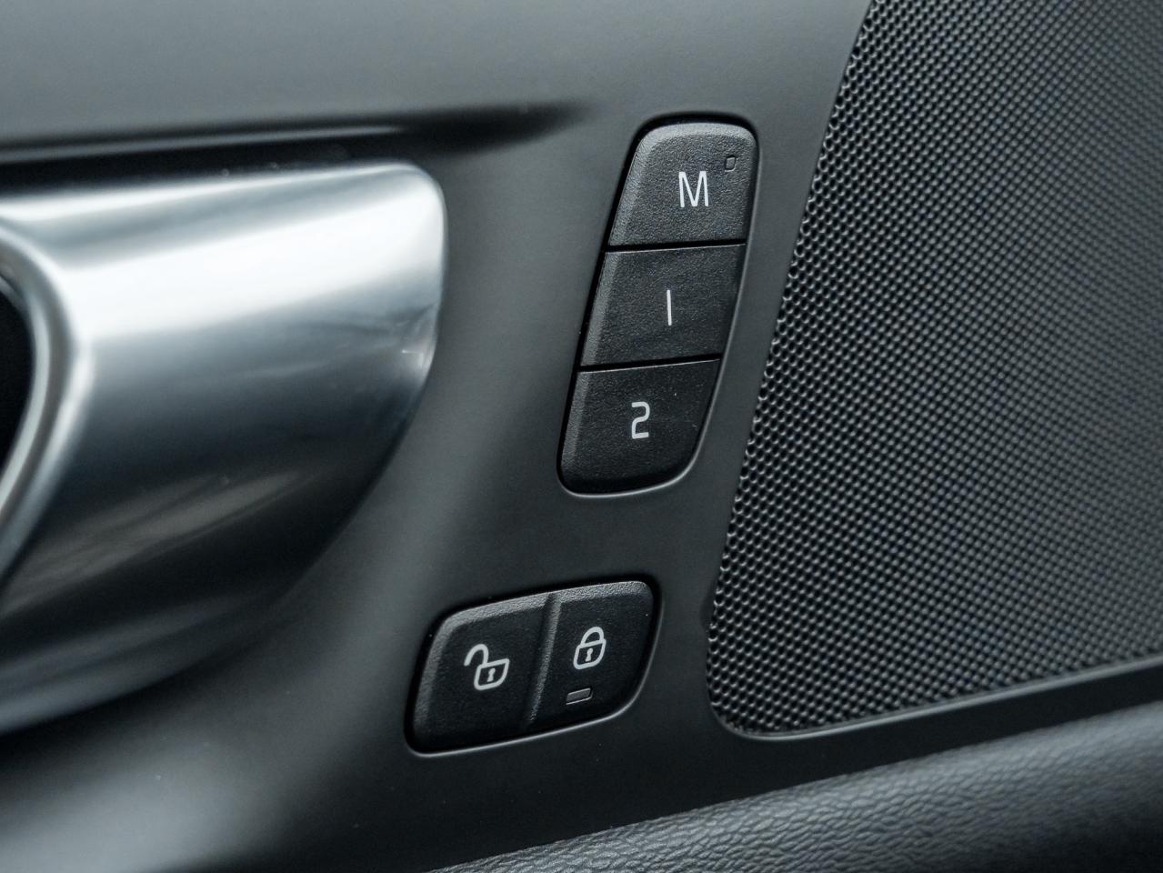 2025 Volvo V60 Cross Country B5 AWD Core  LOW KM  NEARLY NEW  VOLVO CPO Photo