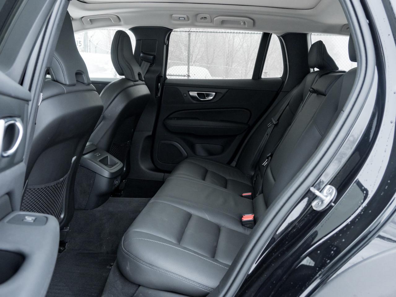 2025 Volvo V60 Cross Country B5 AWD Core  LOW KM  NEARLY NEW  VOLVO CPO Photo