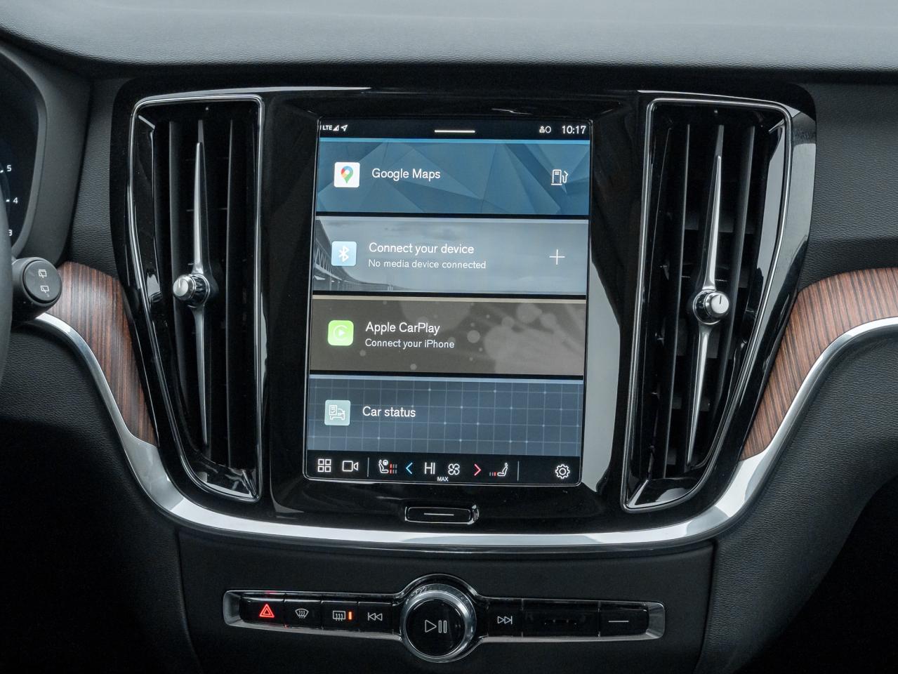 2025 Volvo V60 Cross Country B5 AWD Core  LOW KM  NEARLY NEW  VOLVO CPO Photo