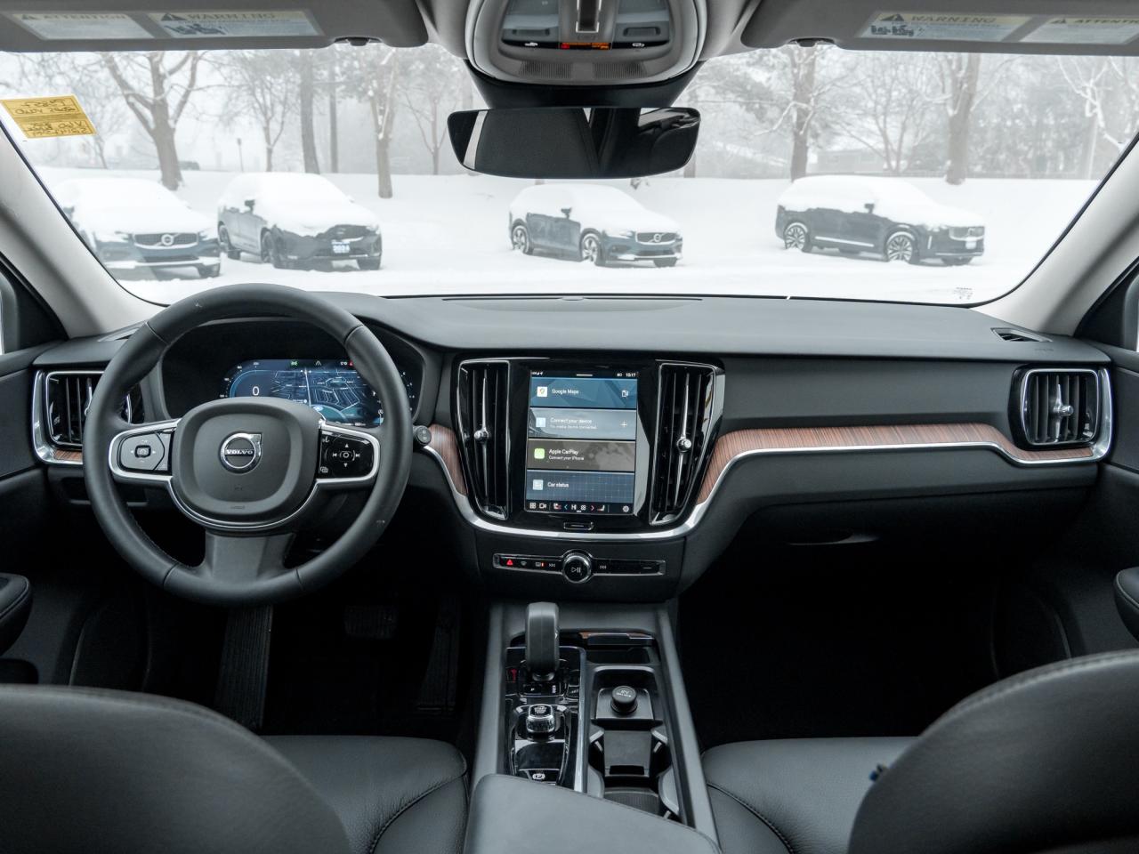 2025 Volvo V60 Cross Country B5 AWD Core  LOW KM  NEARLY NEW  VOLVO CPO Photo