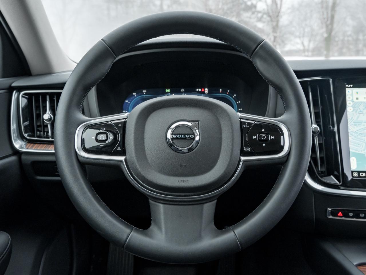 2025 Volvo V60 Cross Country B5 AWD Core  18" ALLOY WHEELS  STATION WAGON  CPO Photo