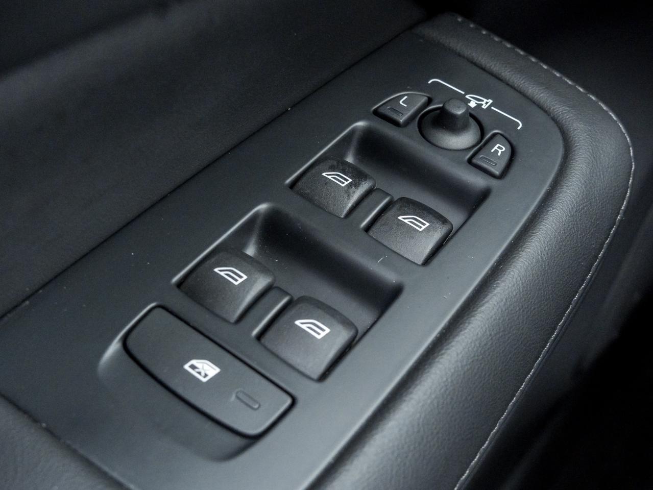 2025 Volvo V60 Cross Country B5 AWD Core  18" ALLOY WHEELS  STATION WAGON  CPO Photo