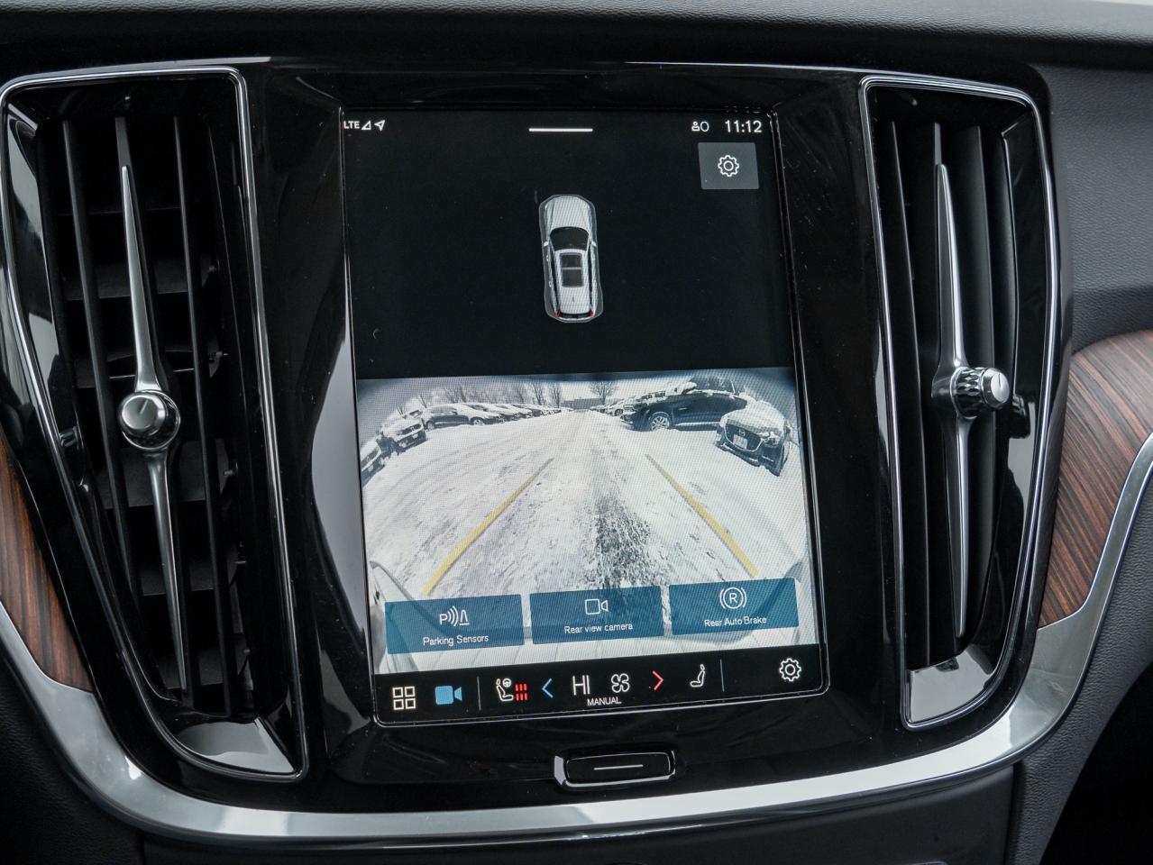 2025 Volvo V60 Cross Country B5 AWD Core  18" ALLOY WHEELS  STATION WAGON  CPO Photo