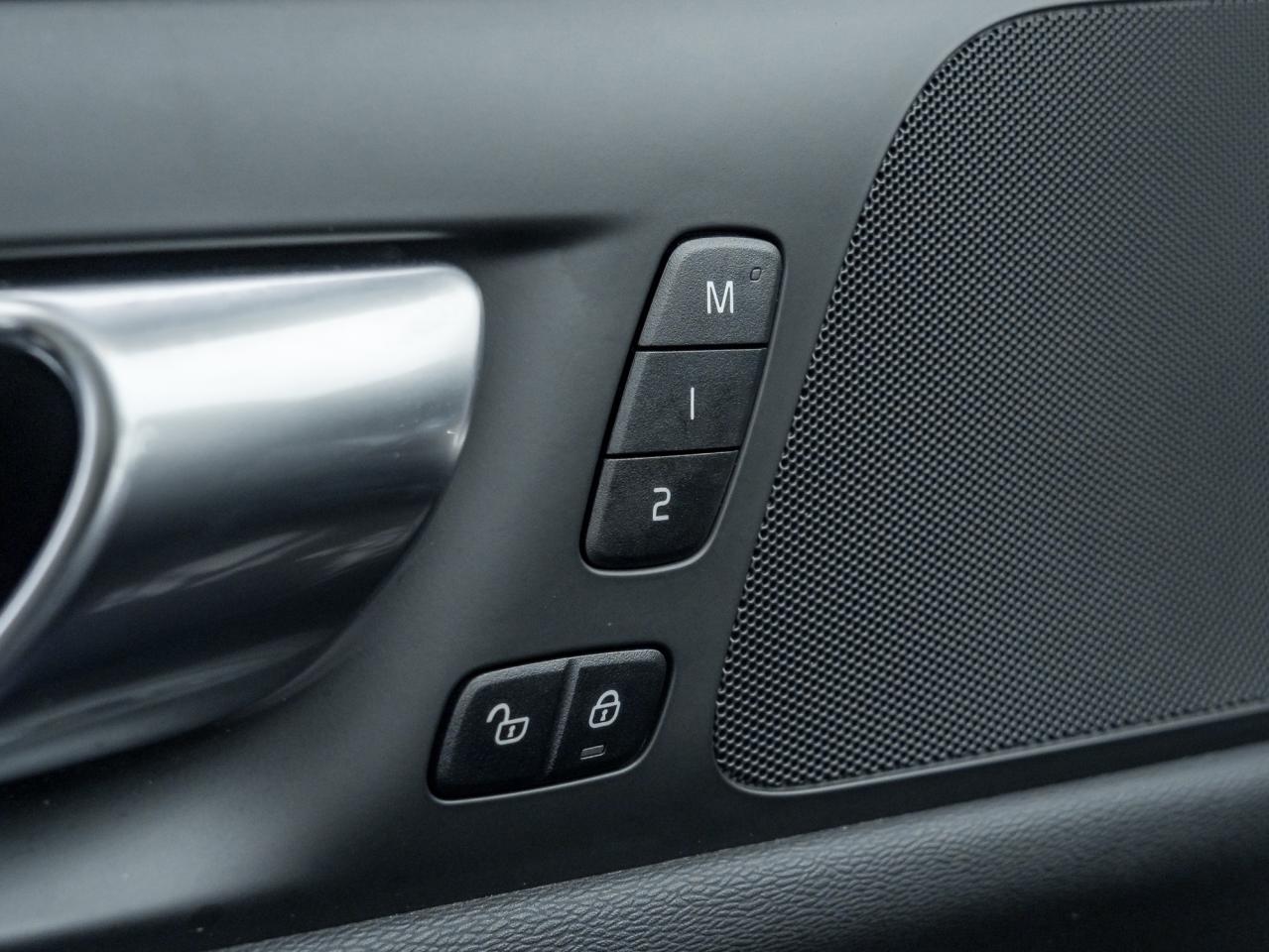 2025 Volvo V60 Cross Country B5 AWD Core  18" ALLOY WHEELS  STATION WAGON  CPO Photo