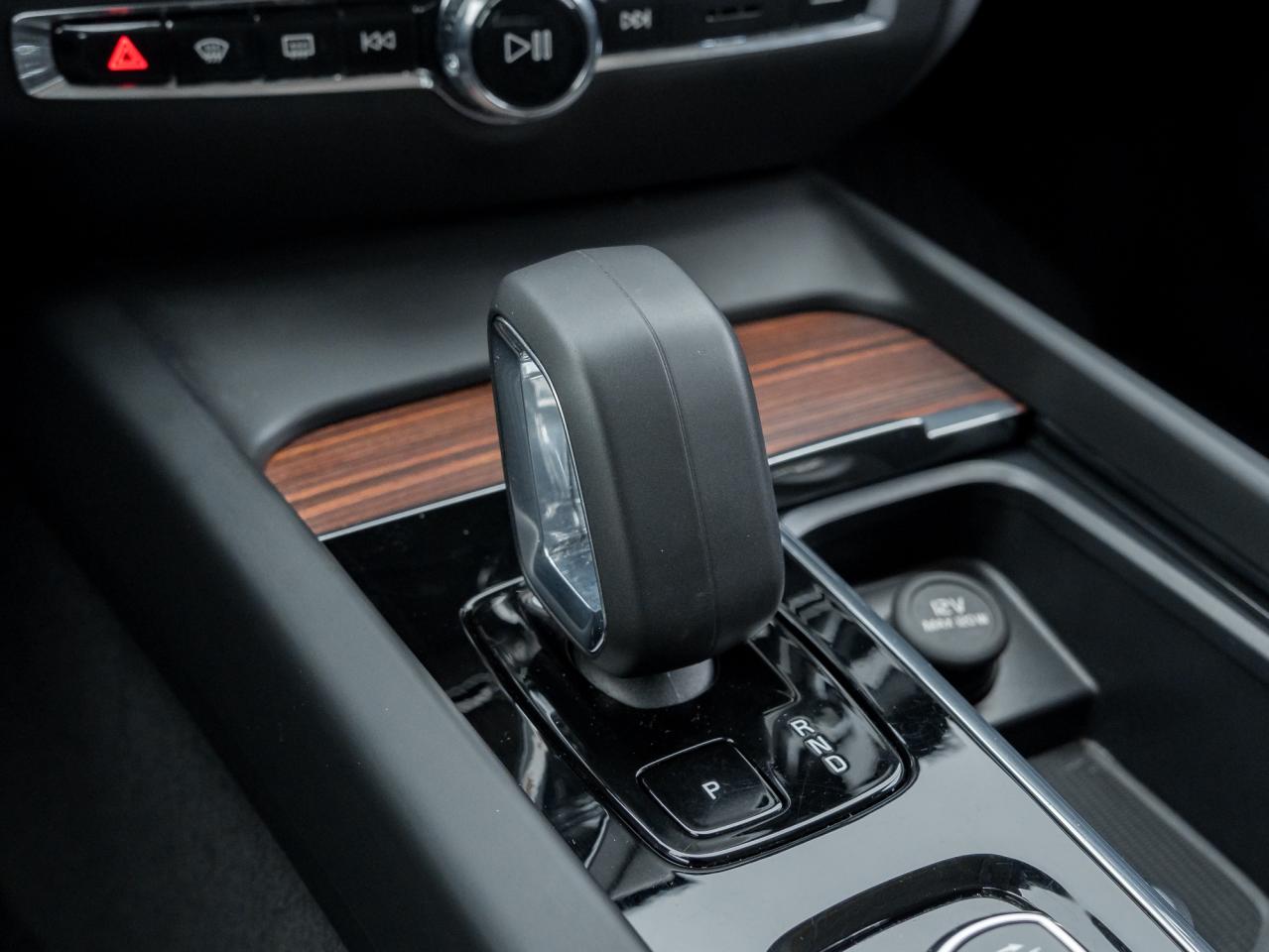 2025 Volvo V60 Cross Country B5 AWD Core  18" ALLOY WHEELS  STATION WAGON  CPO Photo