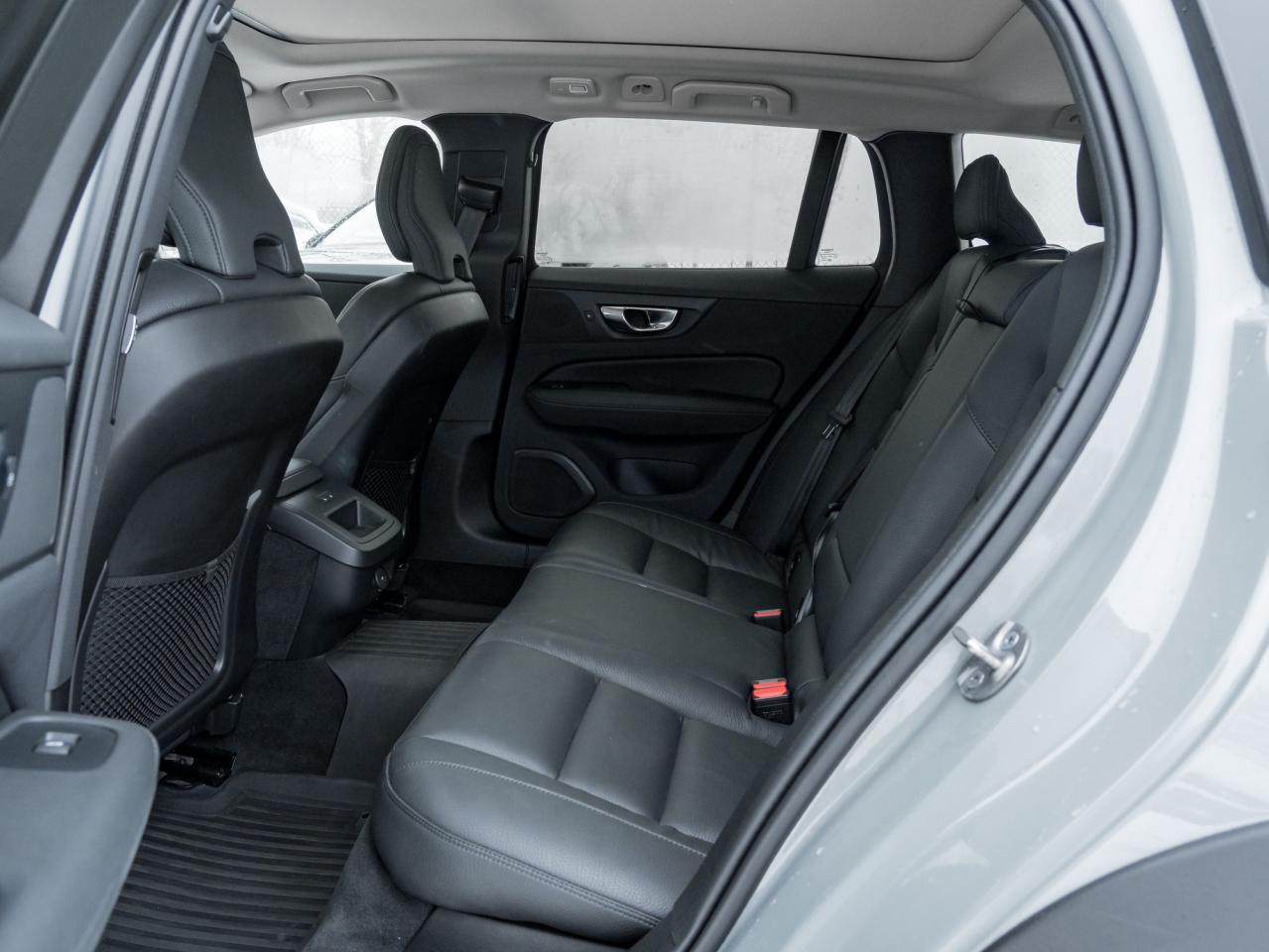 2025 Volvo V60 Cross Country B5 AWD Core  18" ALLOY WHEELS  STATION WAGON  CPO Photo