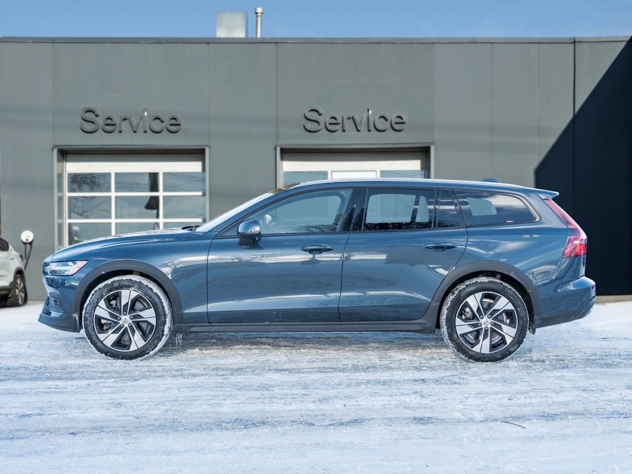 2025 Volvo V60 Cross Country B5 AWD Plus  CPO RATE fr 3.49%*  STATION WAGON Photo2