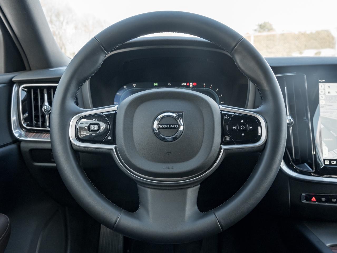 2025 Volvo V60 Cross Country B5 AWD Plus  CPO RATE fr 3.49%*  STATION WAGON Photo