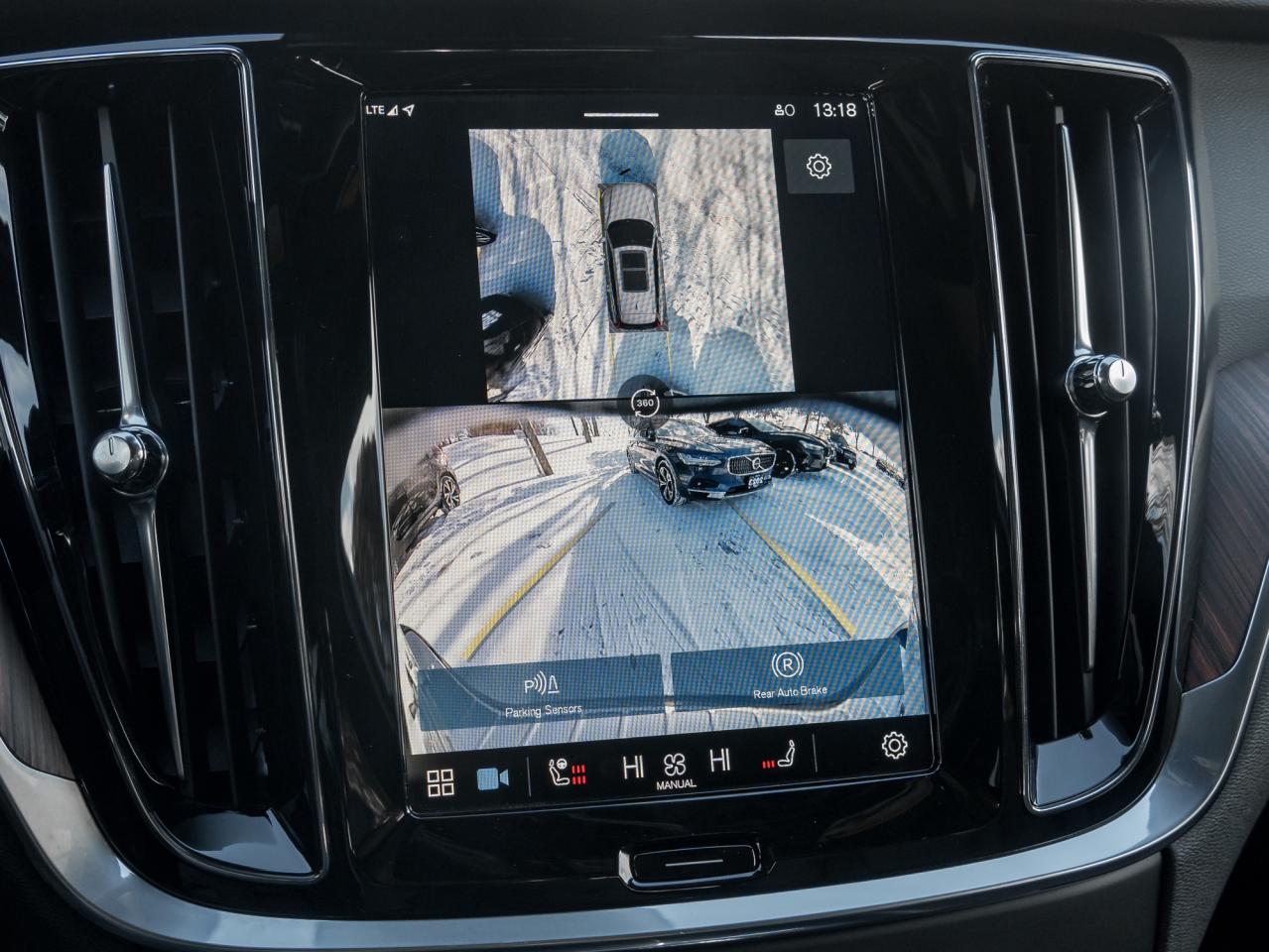 2025 Volvo V60 Cross Country B5 AWD Plus  CPO RATE fr 3.49%*  STATION WAGON Photo