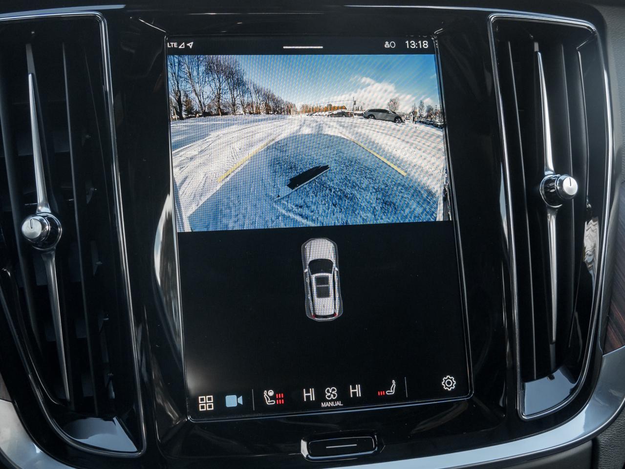 2025 Volvo V60 Cross Country B5 AWD Plus  CPO RATE fr 3.49%*  STATION WAGON Photo