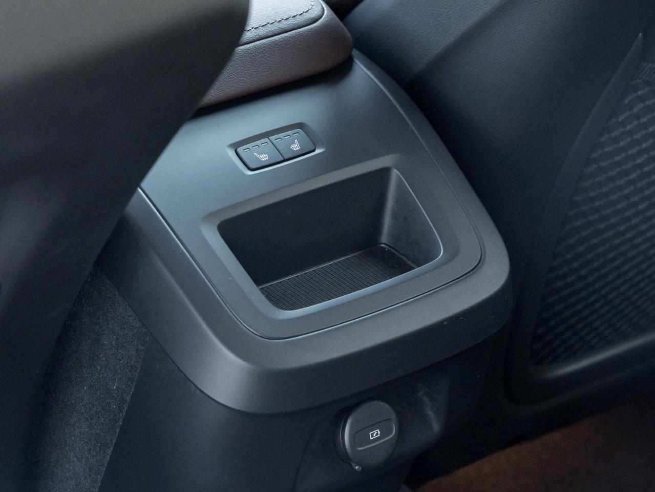 2025 Volvo V60 Cross Country B5 AWD Plus  CPO RATE fr 3.49%*  STATION WAGON Photo