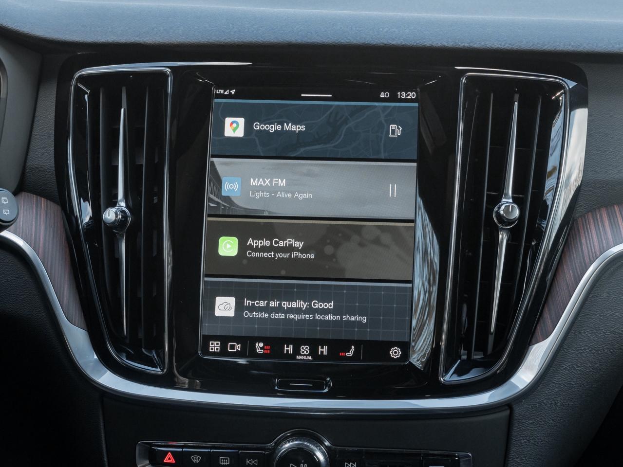 2025 Volvo V60 Cross Country B5 AWD Plus  CPO RATE fr 3.49%*  STATION WAGON Photo