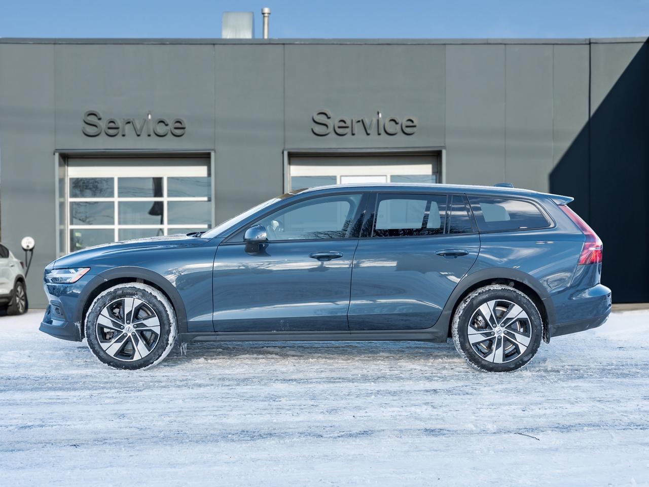 2025 Volvo V60 Cross Country B5 AWD Plus  CPO RATE fr 3.49%*  STATION WAGON Photo2
