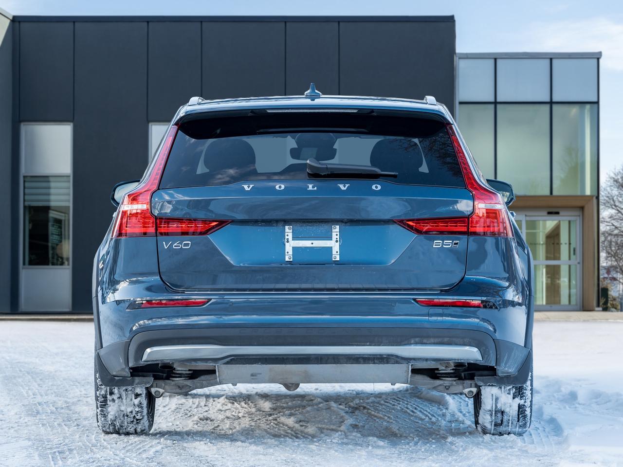 2025 Volvo V60 Cross Country B5 AWD Plus  CPO RATE fr 3.49%*  STATION WAGON Photo