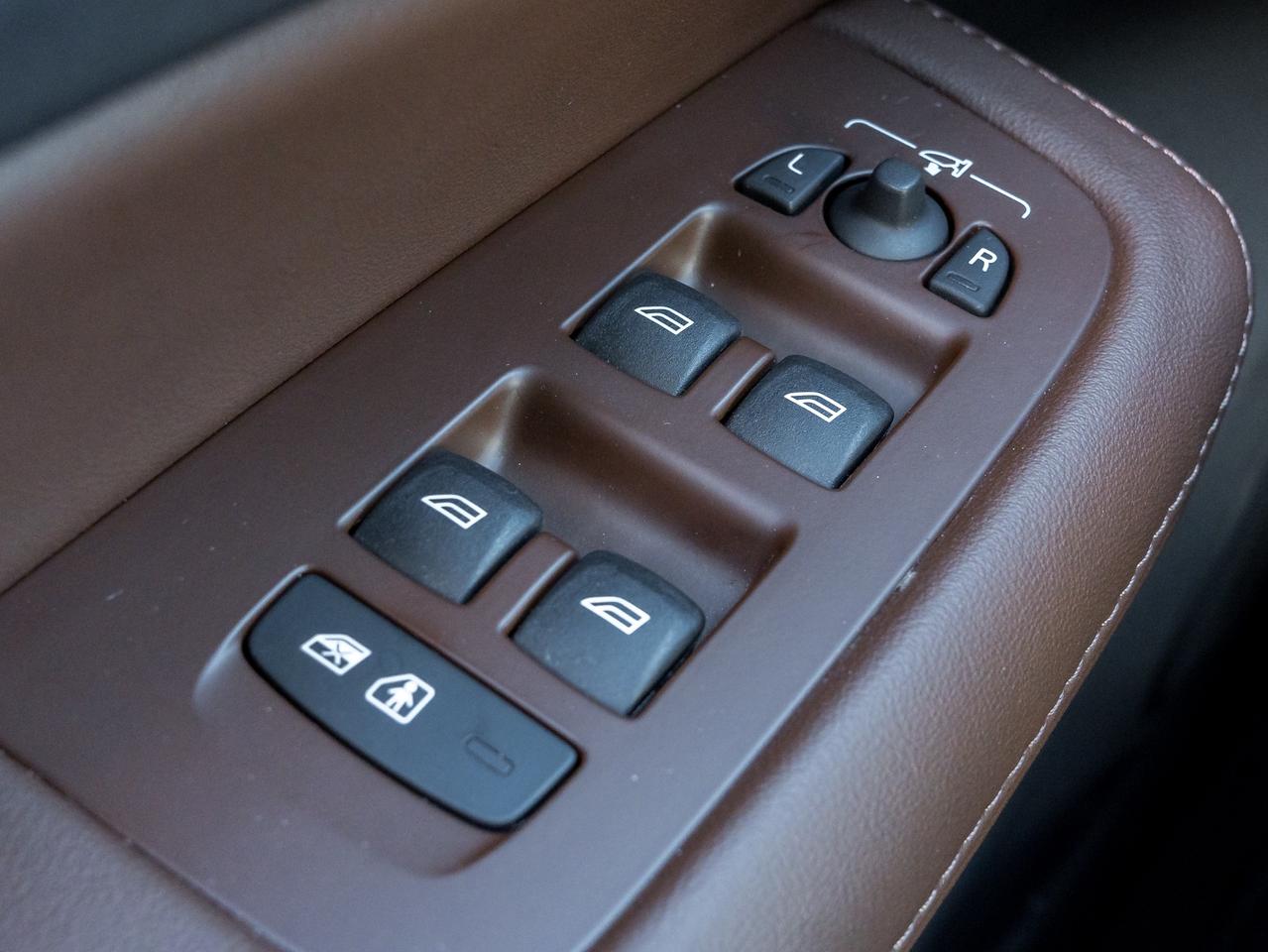 2025 Volvo V60 Cross Country B5 AWD Plus  CPO RATE fr 3.49%*  STATION WAGON Photo