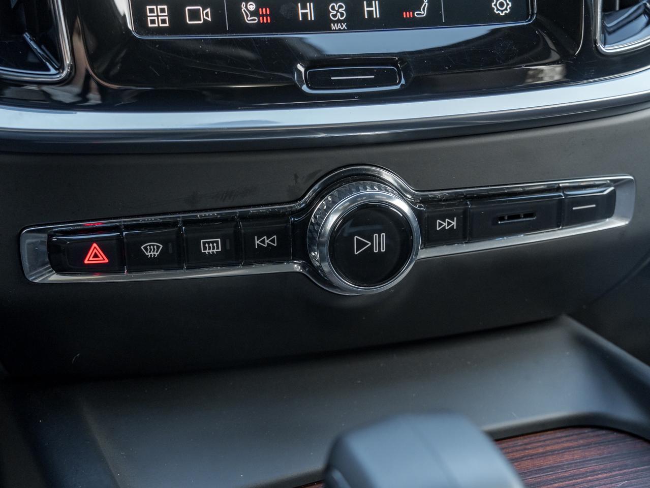 2025 Volvo V60 Cross Country B5 AWD Plus  CPO RATE fr 3.49%*  STATION WAGON Photo