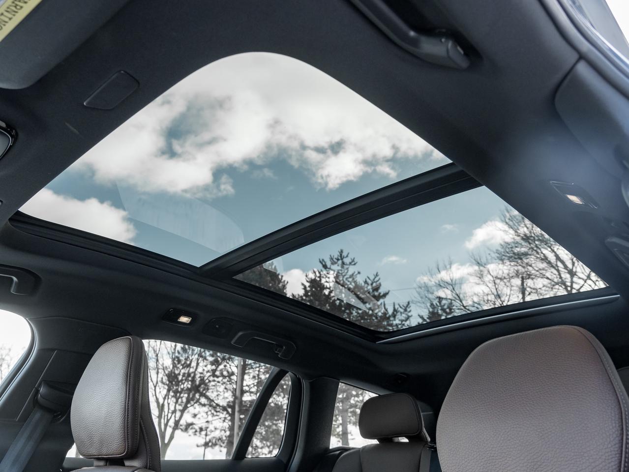 2025 Volvo V60 Cross Country B5 AWD Plus  CPO RATE fr 3.49%*  STATION WAGON Photo