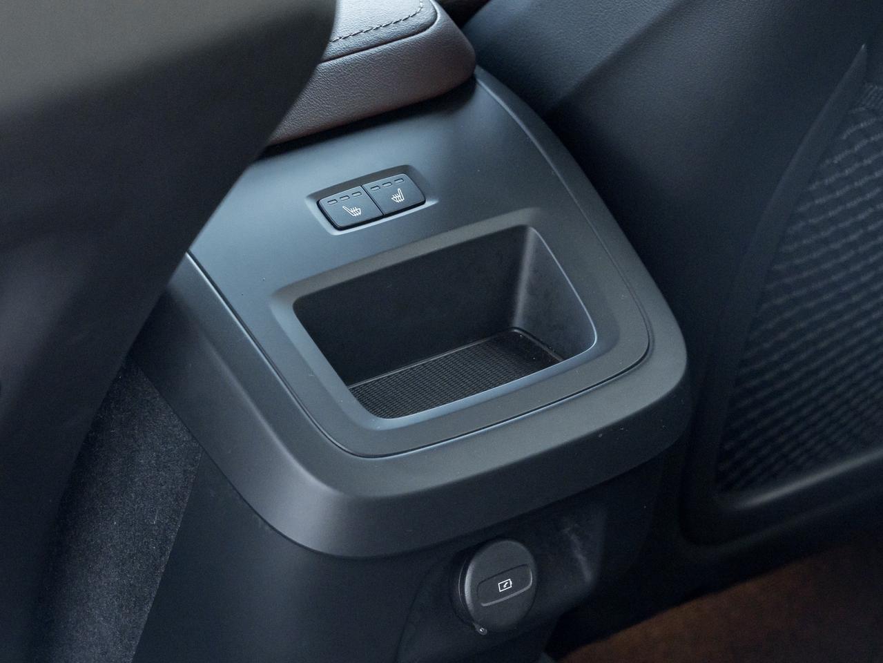 2025 Volvo V60 Cross Country B5 AWD Plus  CPO RATE fr 3.49%*  STATION WAGON Photo