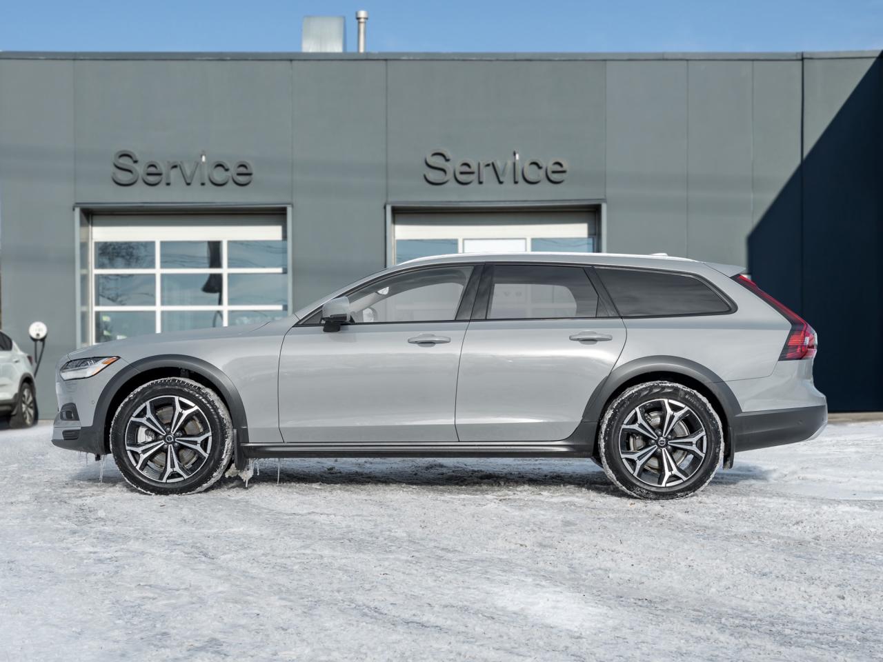 2025 Volvo V90 Cross Country B6 AWD Plus Photo