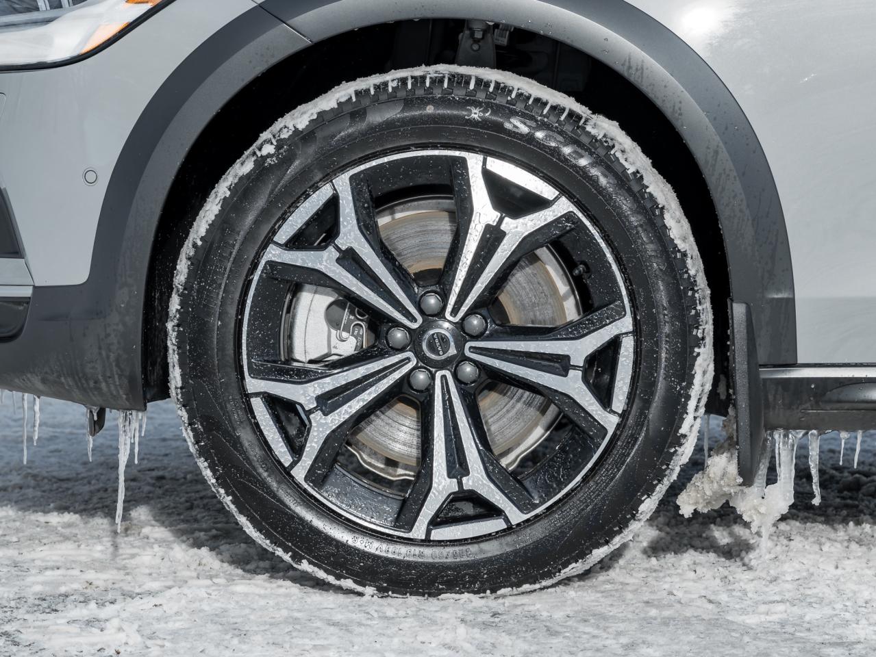 2025 Volvo V90 Cross Country B6 AWD Plus Photo3