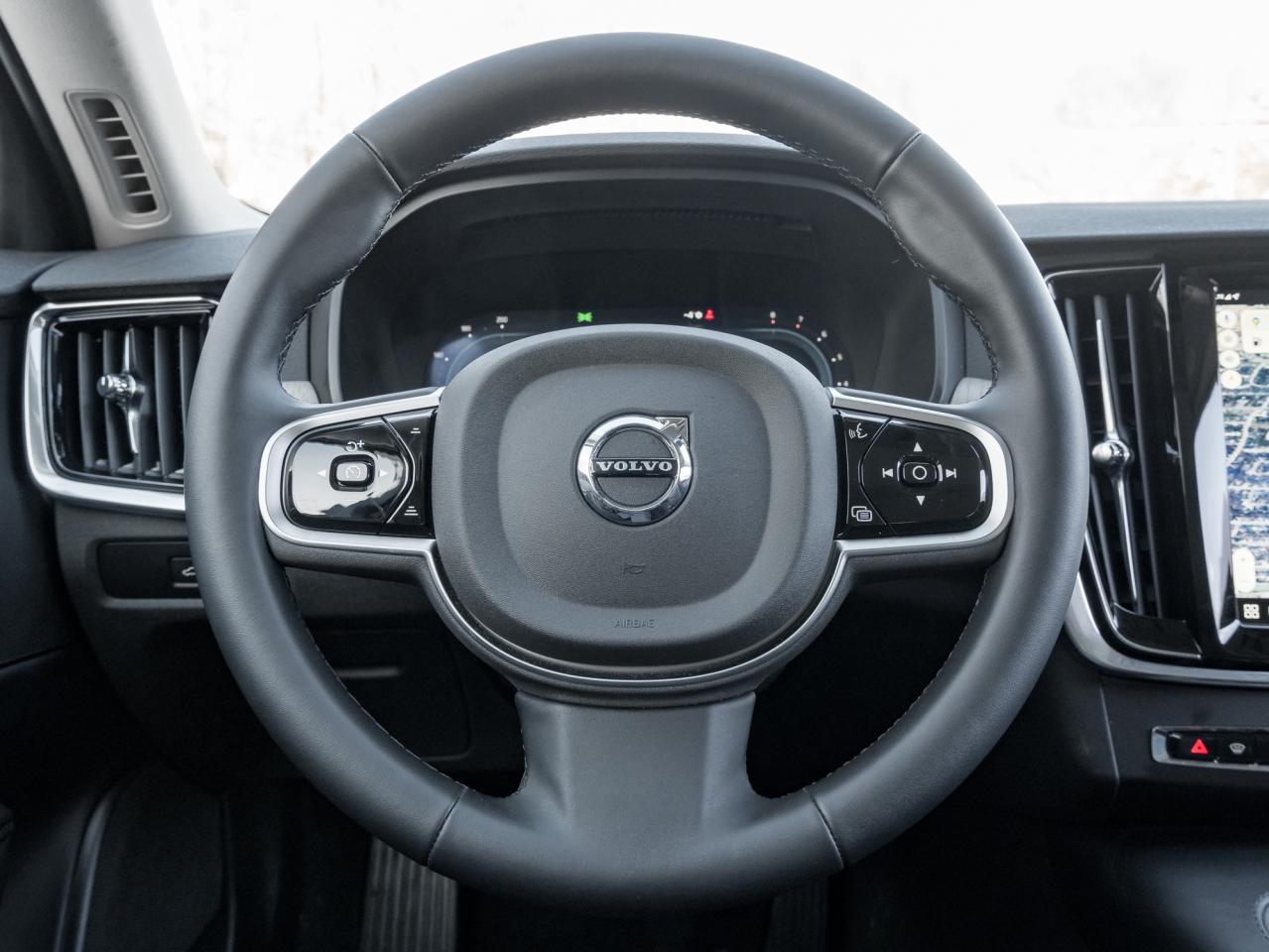 2025 Volvo V90 Cross Country B6 AWD Plus Photo