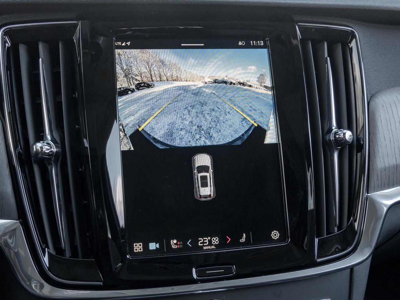 2025 Volvo V90 Cross Country B6 AWD Plus Photo