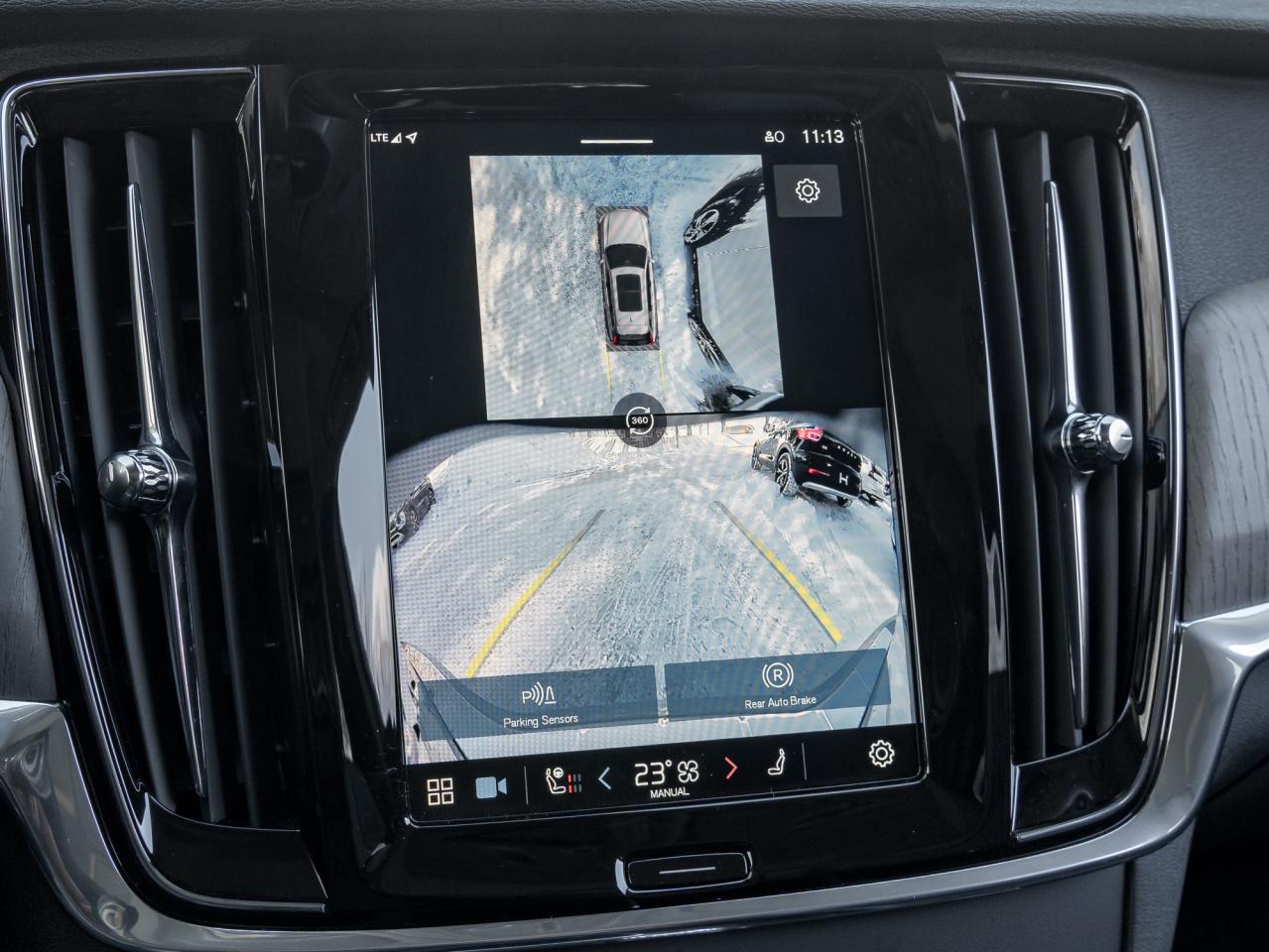 2025 Volvo V90 Cross Country B6 AWD Plus Photo