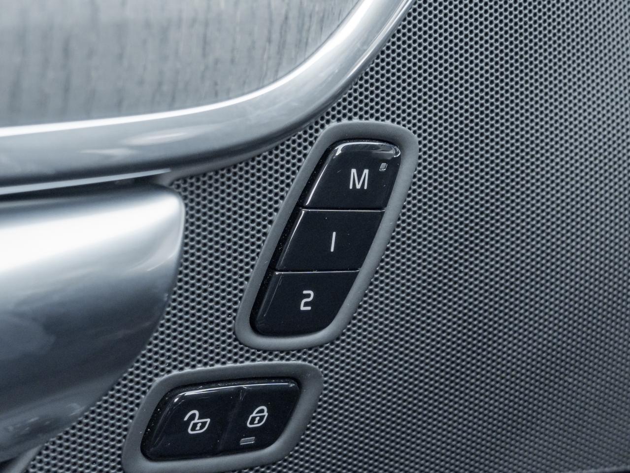 2025 Volvo V90 Cross Country B6 AWD Plus Photo