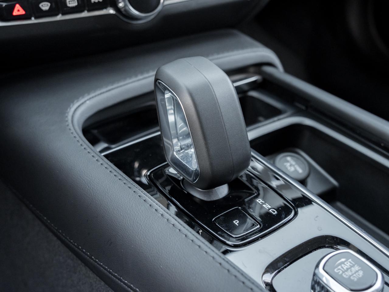 2025 Volvo V90 Cross Country B6 AWD Plus Photo