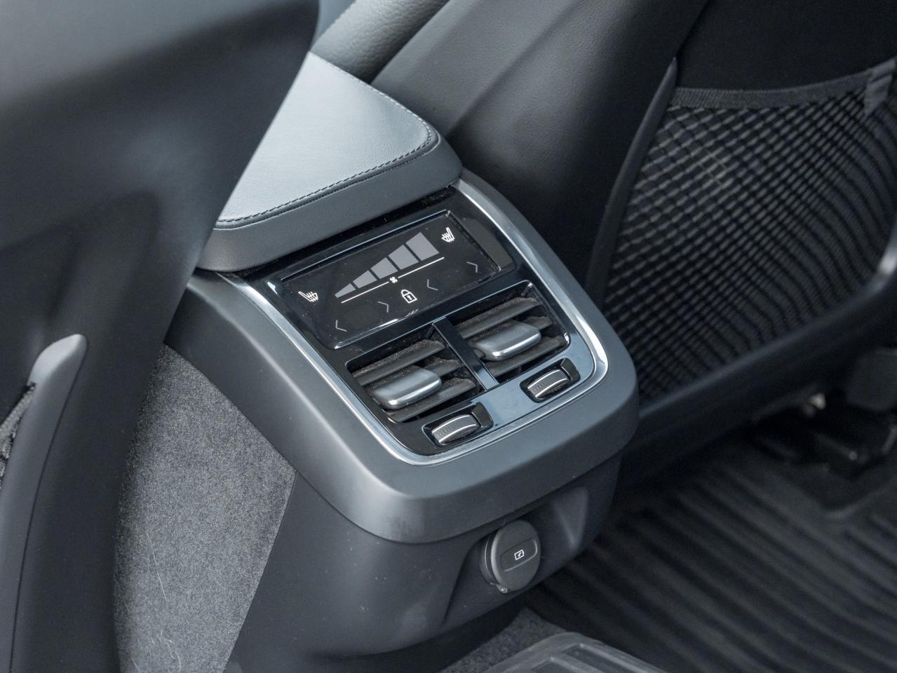 2025 Volvo V90 Cross Country B6 AWD Plus Photo