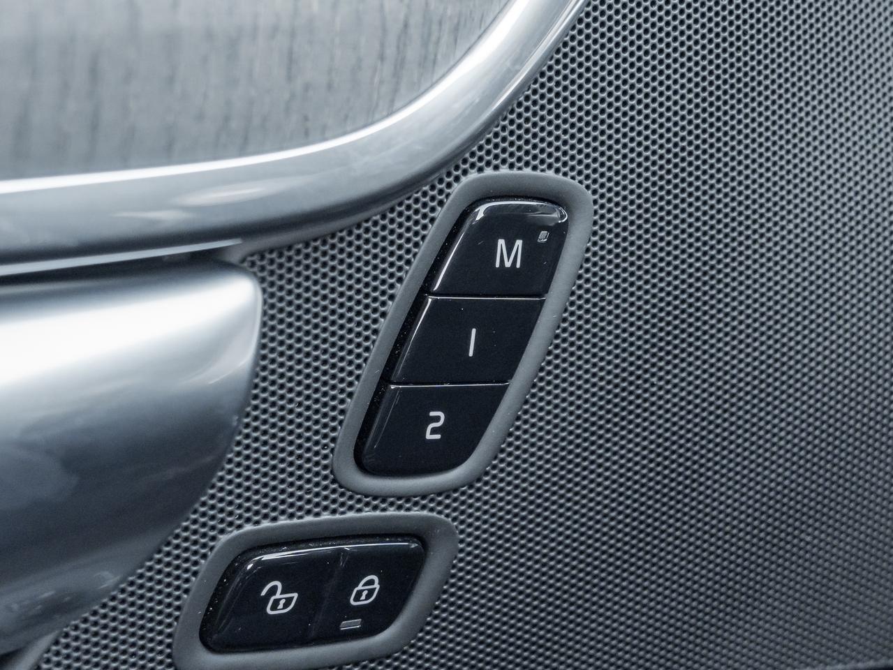 2025 Volvo V90 Cross Country B6 AWD Plus  STATION WAGON  CPO RATE FR 3.49%* Photo