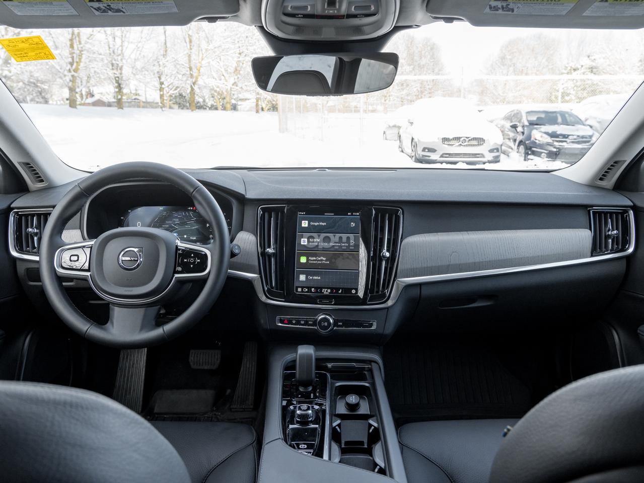 2025 Volvo V90 Cross Country B6 AWD Plus  STATION WAGON  CPO RATE FR 3.49%* Photo