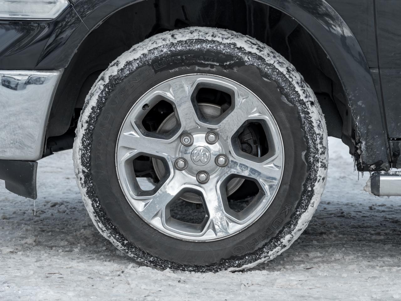 2015 RAM 1500 4WD Crew Cab Laramie ONE OWNER  NO ACIDENTS  AS IS Photo3