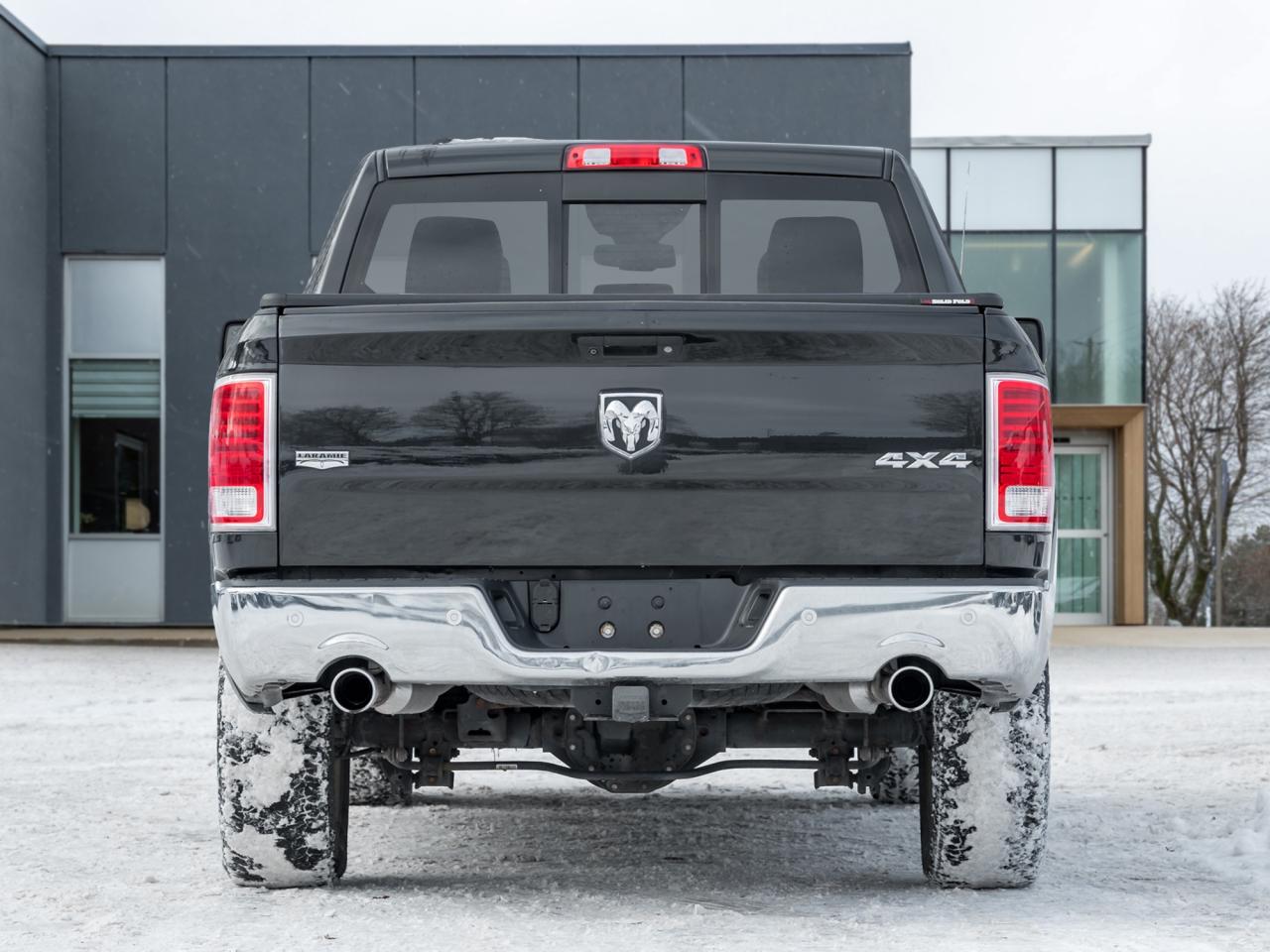 2015 RAM 1500 4WD Crew Cab Laramie ONE OWNER  NO ACIDENTS  AS IS Photo