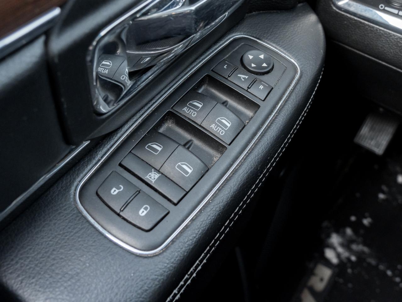 2015 RAM 1500 4WD Crew Cab Laramie ONE OWNER  NO ACIDENTS  AS IS Photo