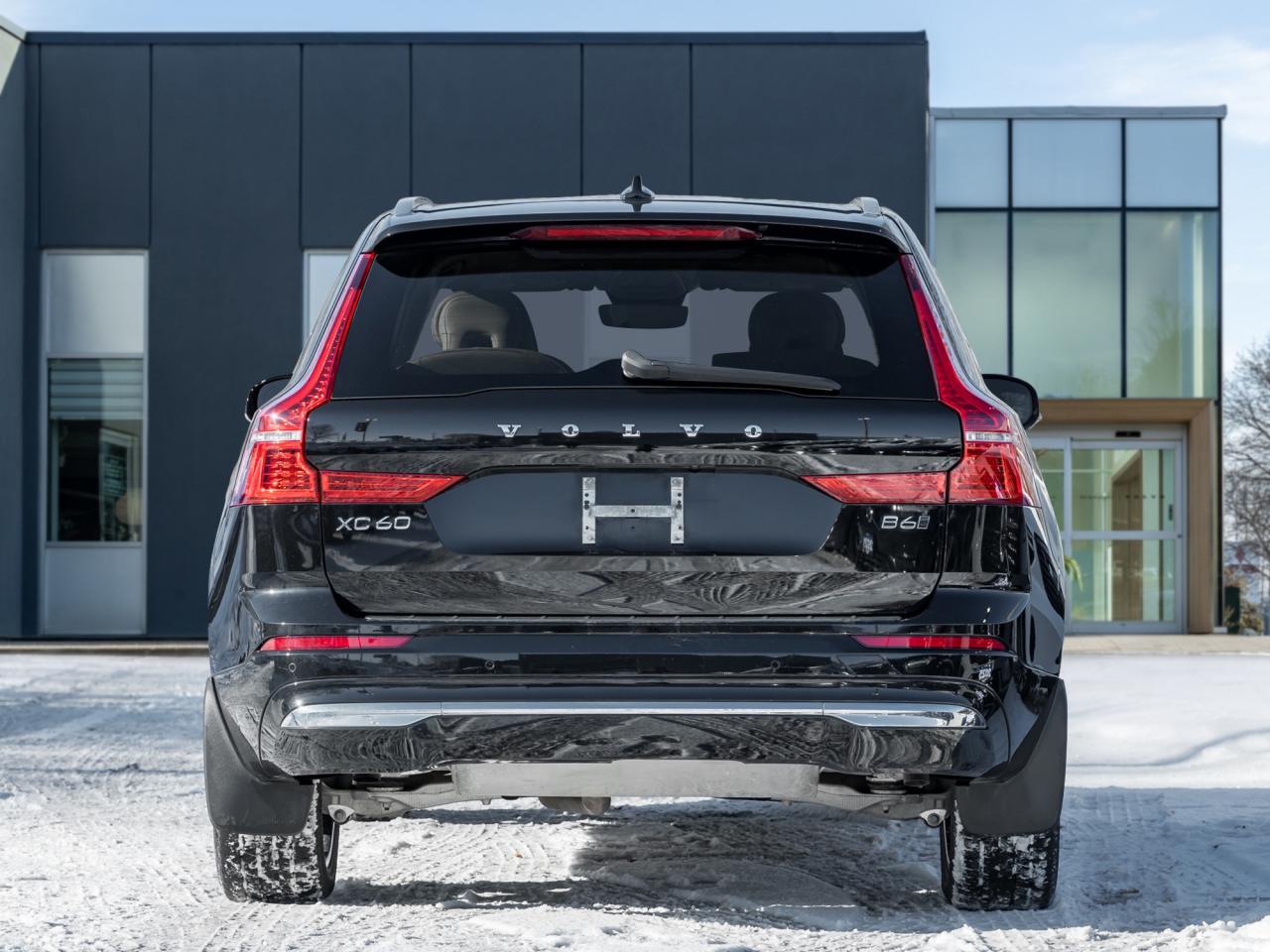 2022 Volvo XC60 B6 AWD Inscription OFF LEASE BOWERS&WILKINS  CPO Photo