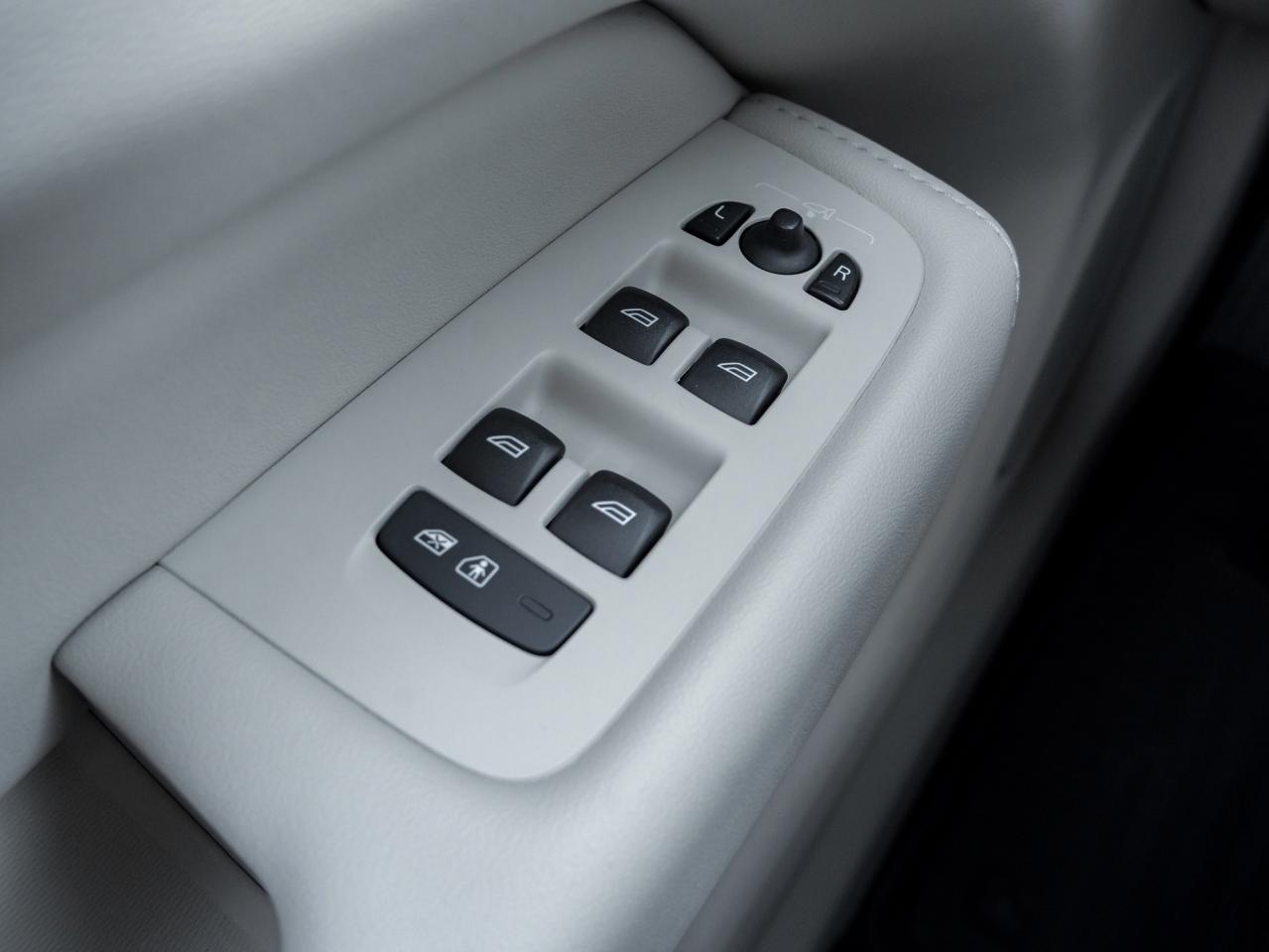 2022 Volvo XC60 B6 AWD Inscription OFF LEASE BOWERS&WILKINS  CPO Photo