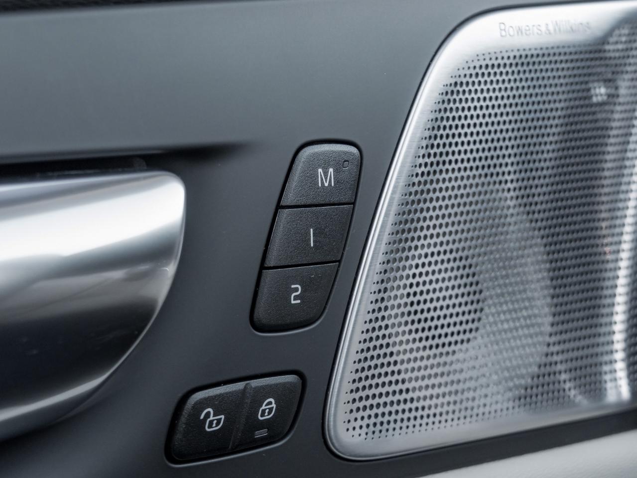 2022 Volvo XC60 B6 AWD Inscription OFF LEASE BOWERS&WILKINS  CPO Photo