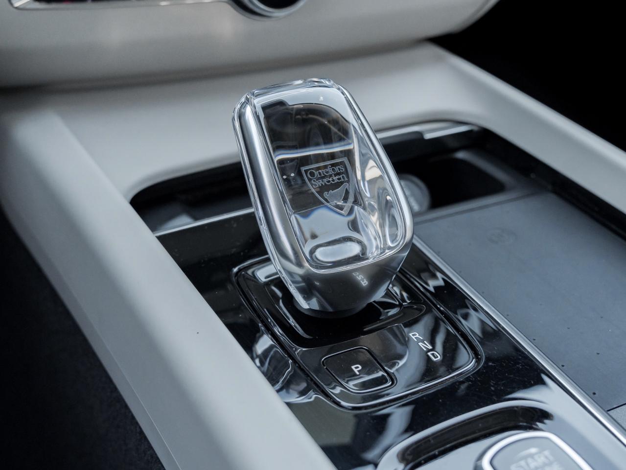 2022 Volvo XC60 B6 AWD Inscription OFF LEASE BOWERS&WILKINS  CPO Photo