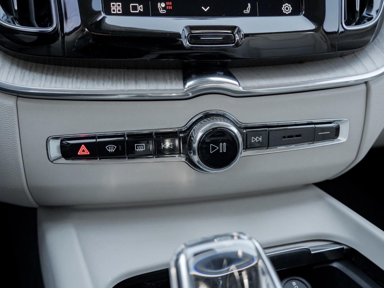 2022 Volvo XC60 B6 AWD Inscription OFF LEASE BOWERS&WILKINS  CPO Photo