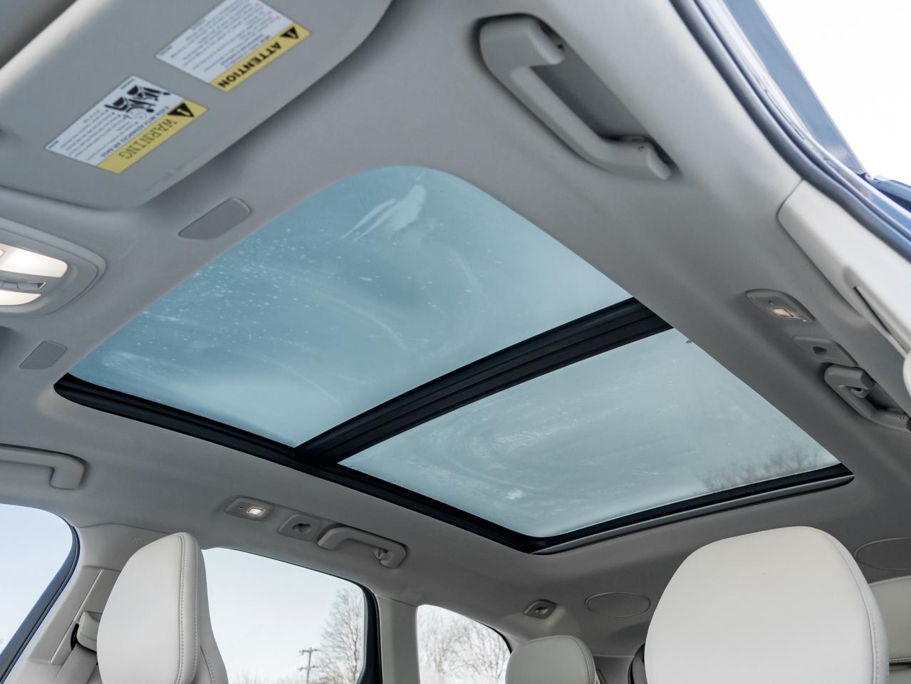 2022 Volvo XC60 B6 AWD Inscription OFF LEASE BOWERS&WILKINS  CPO Photo