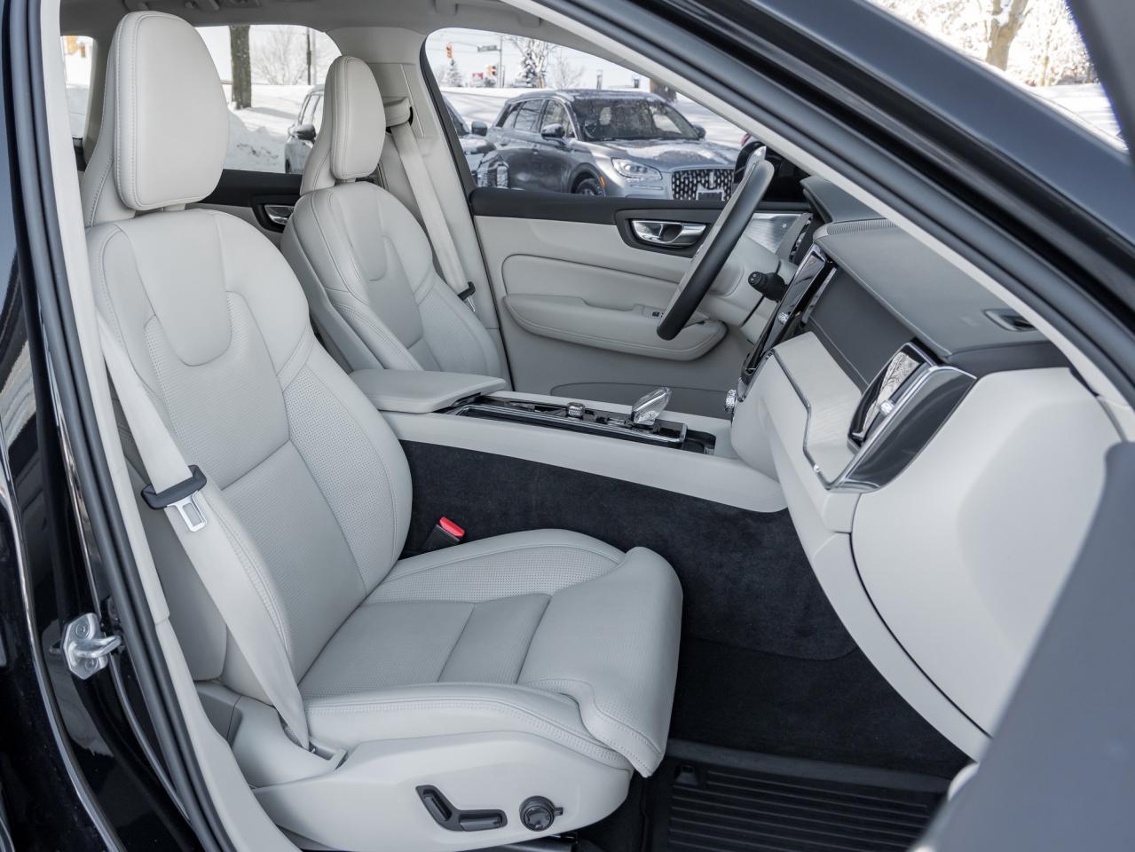 2022 Volvo XC60 B6 AWD Inscription OFF LEASE BOWERS&WILKINS  CPO Photo