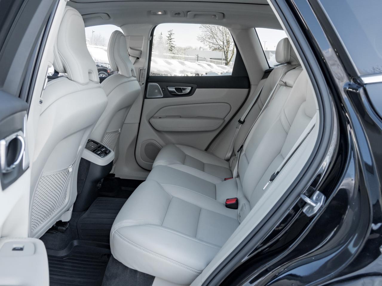 2022 Volvo XC60 B6 AWD Inscription OFF LEASE BOWERS&WILKINS  CPO Photo