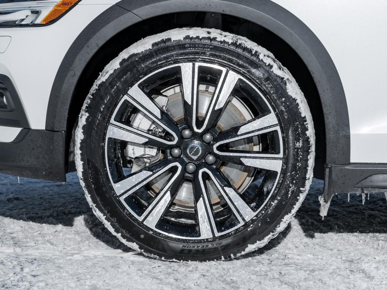 2025 Volvo V60 Cross Country B5 AWD PLUS  19" ALLOY WHEELS  CLIMATE PACK  CPO Photo