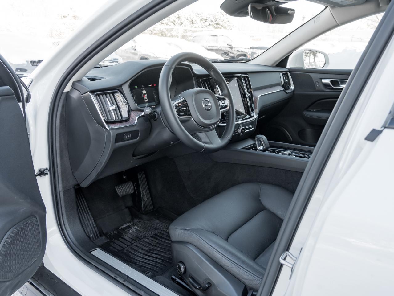 2025 Volvo V60 Cross Country B5 AWD PLUS  19" ALLOY WHEELS  CLIMATE PACK  CPO Photo