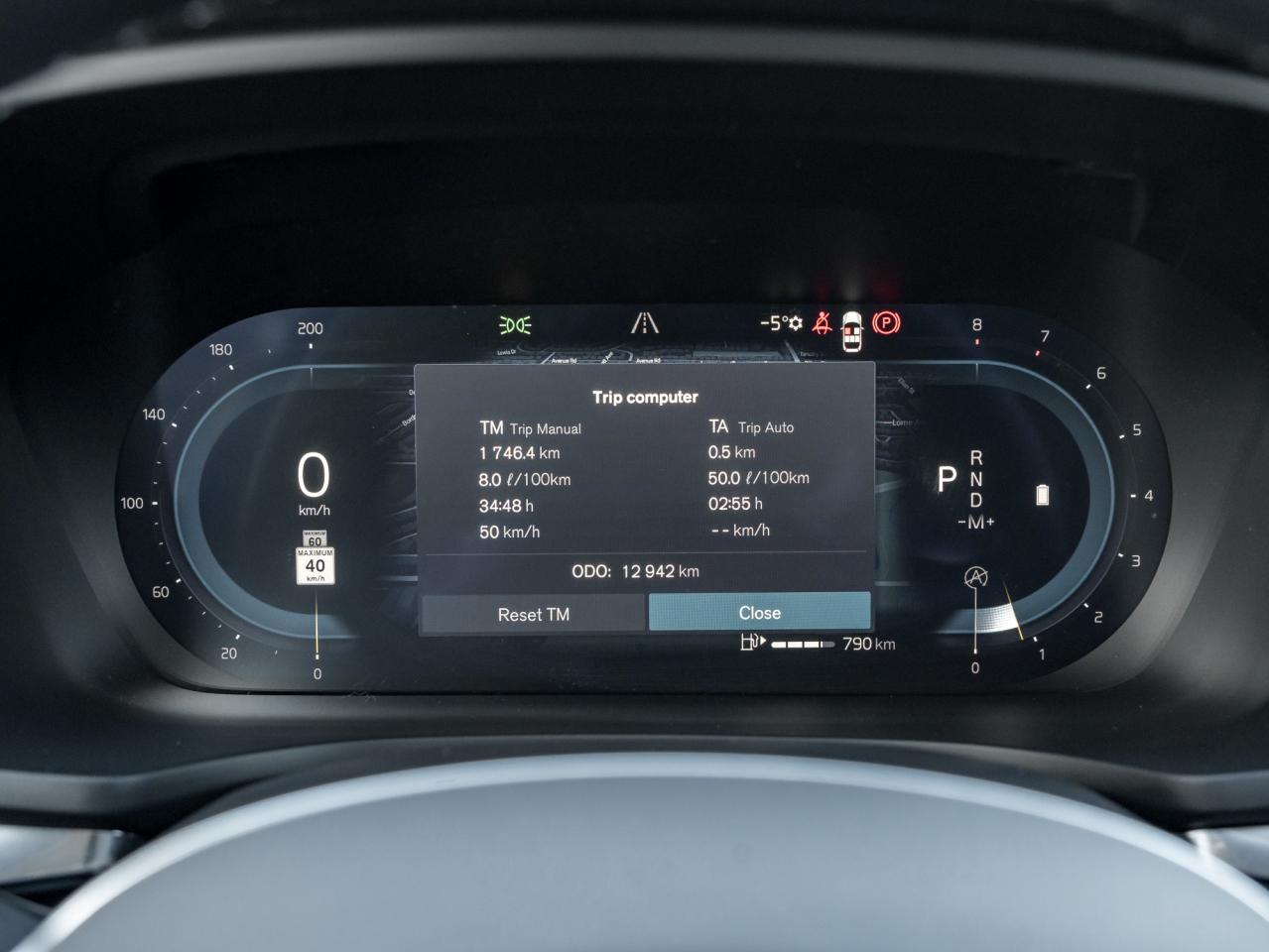 2025 Volvo V60 Cross Country B5 AWD PLUS  19" ALLOY WHEELS  CLIMATE PACK  CPO Photo