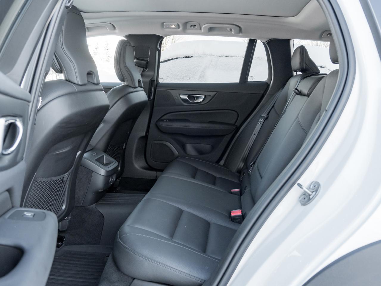 2025 Volvo V60 Cross Country B5 AWD PLUS  19" ALLOY WHEELS  CLIMATE PACK  CPO Photo