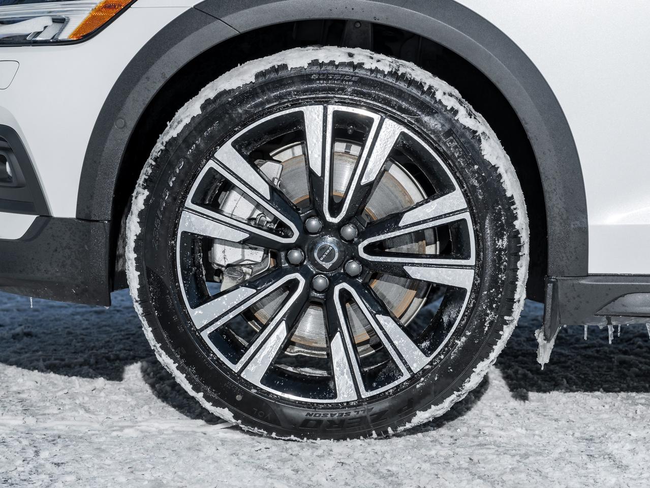 2025 Volvo V60 Cross Country B5 AWD PLUS  19" ALLOY WHEELS  CLIMATE PACK  CPO Photo