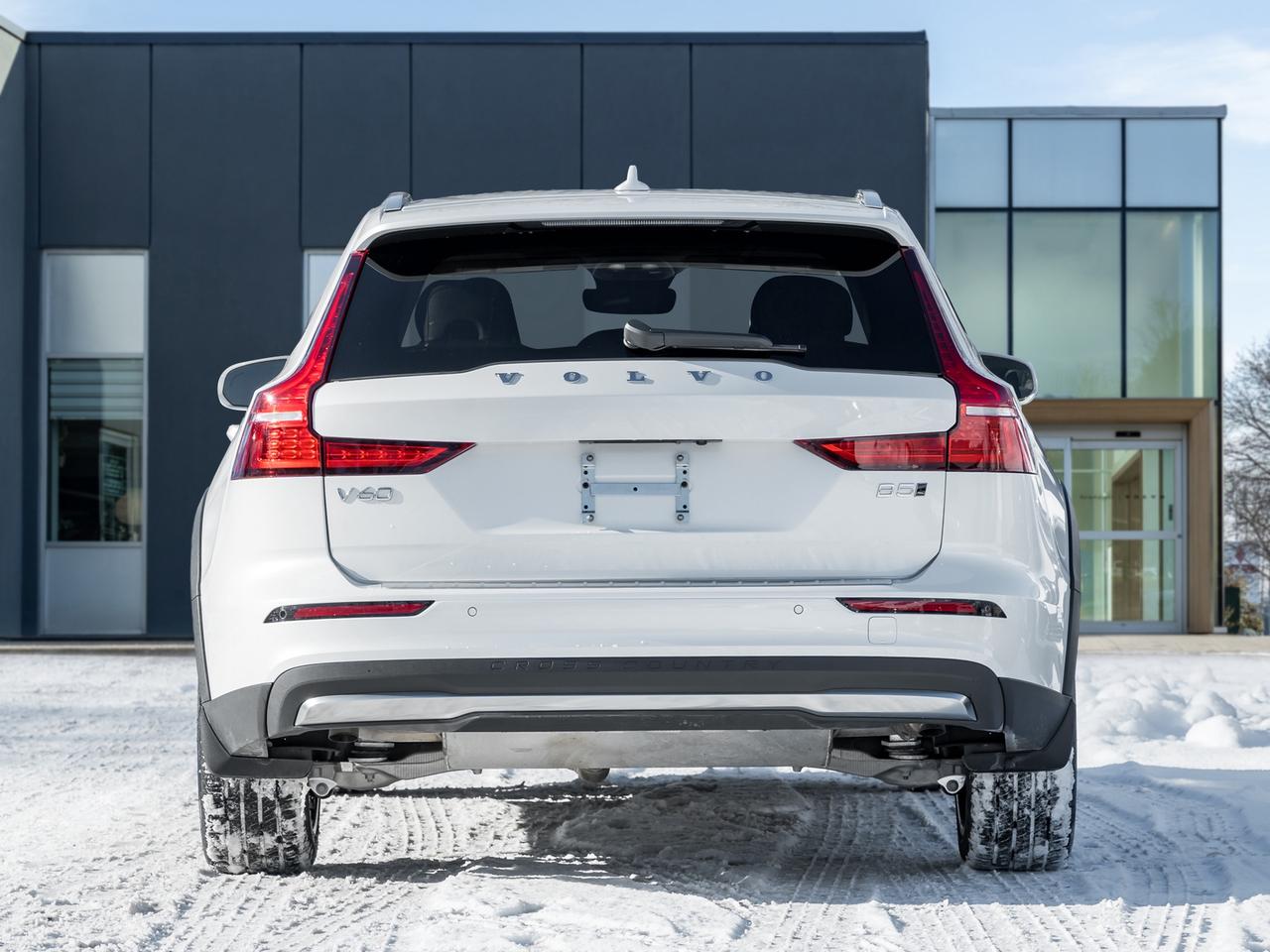 2025 Volvo V60 Cross Country B5 AWD PLUS  19" ALLOY WHEELS  CLIMATE PACK  CPO Photo
